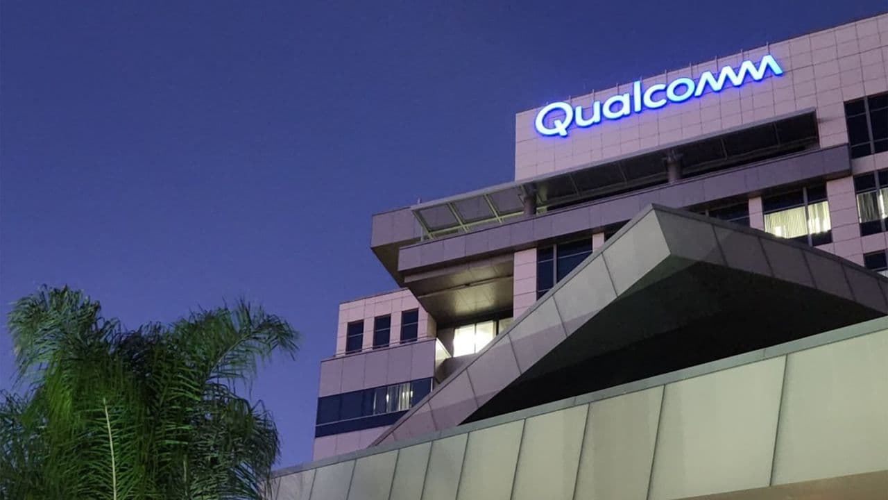 Qualcomm представила архитектуру near-memory HBC и ускорители AI250 и AI300