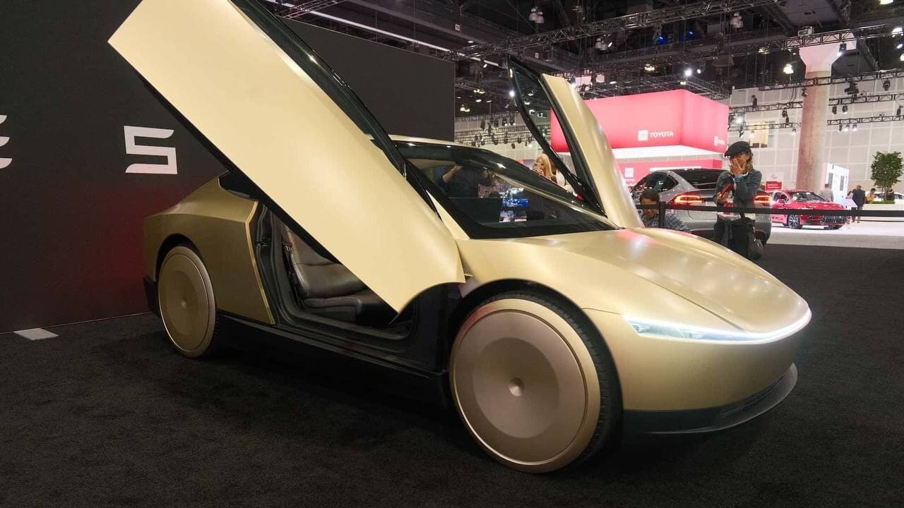 Electrek сообщил характеристики роботакси Tesla Cybercab