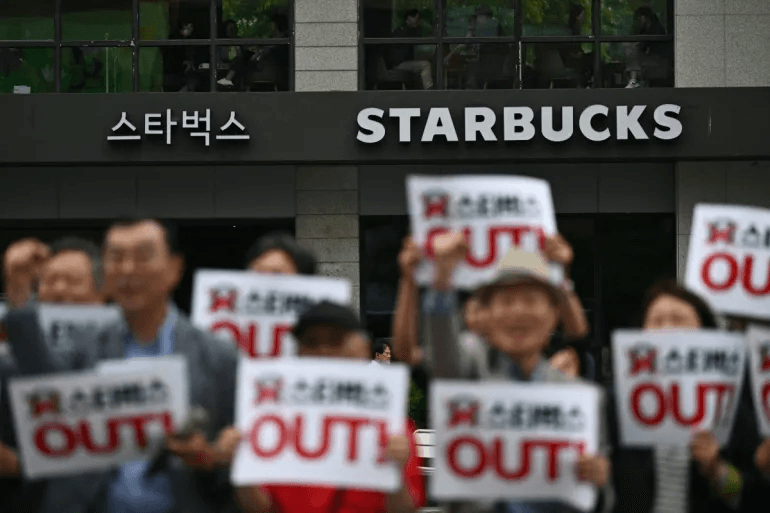 Рекламная кампания Starbucks Korea вызвала скандал и привела к обязательным лекциям по истории для сотрудников