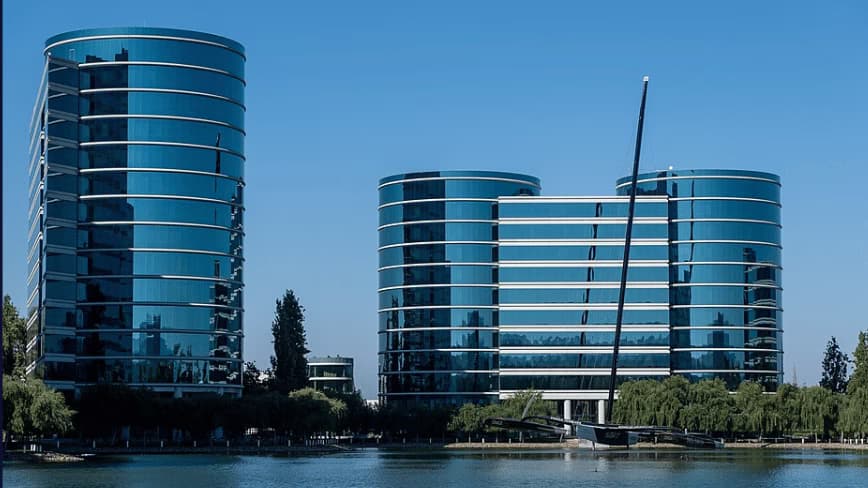 Инвесторы Oracle подали иск из-за раскрытия рисков сделки с OpenAI