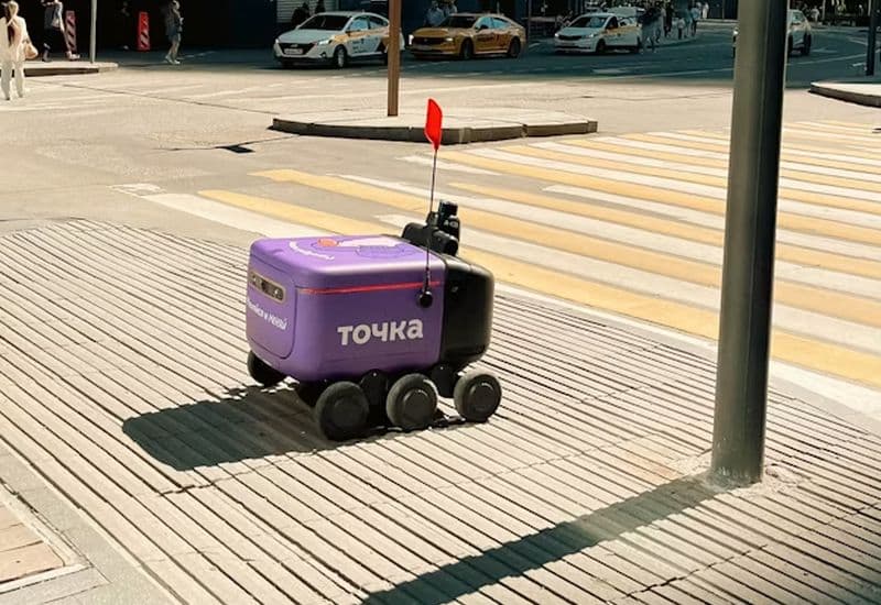 Глава JD.com допустил замену до 700 000 курьеров роботами