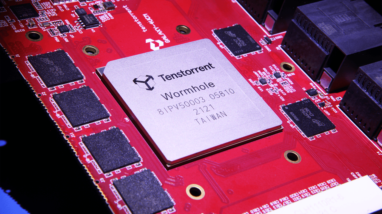 Qualcomm обсуждает возможное приобретение разработчика AI‑чипов Tenstorrent за $8–10 млрд