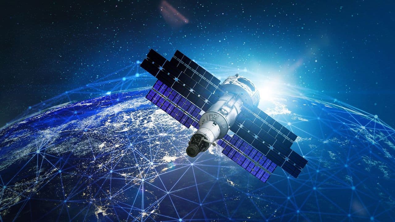 Китай объявил о создании отраслевого центра для разработки орбитальных дата‑центров ИИ