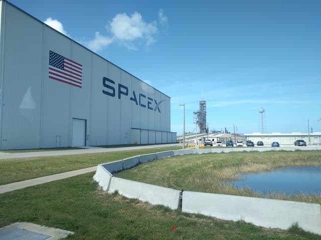 SpaceX планирует купить разработчика платформы vibe coding Cursor за $60B