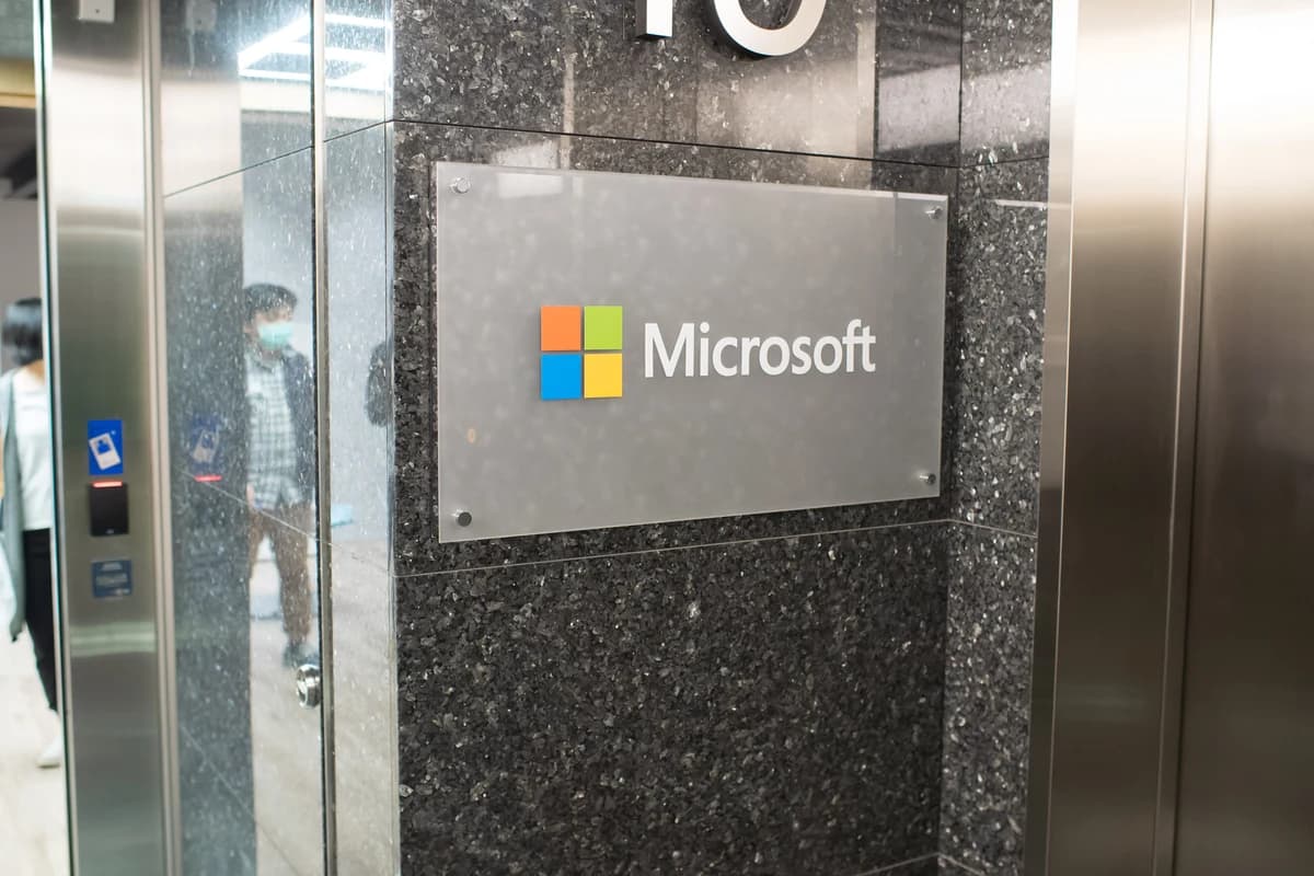 Вывеска Microsoft в офисе компании на Тайване.