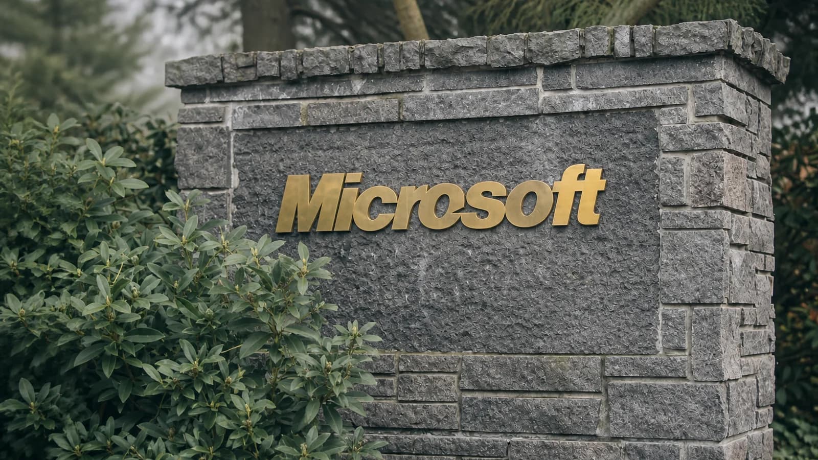 Вывеска Microsoft у штаб-квартиры компании в Редмонде