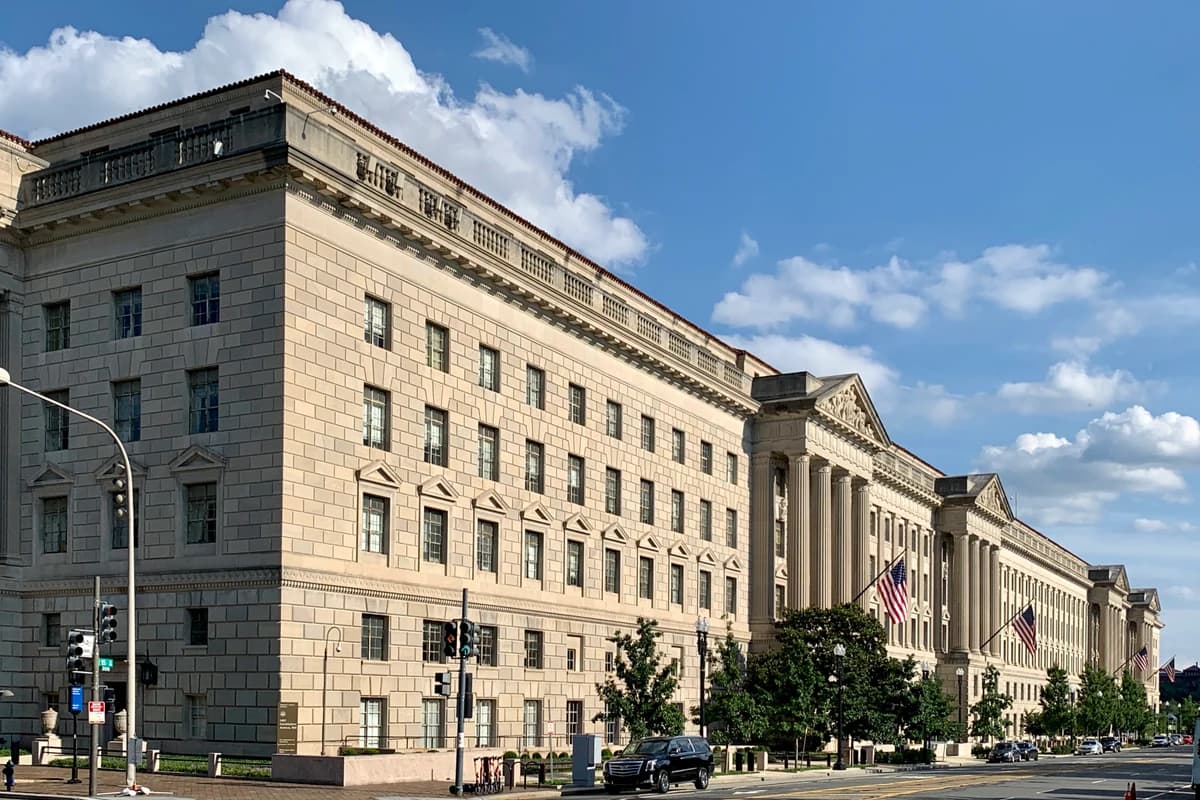 здание Министерства торговли США в Вашингтоне