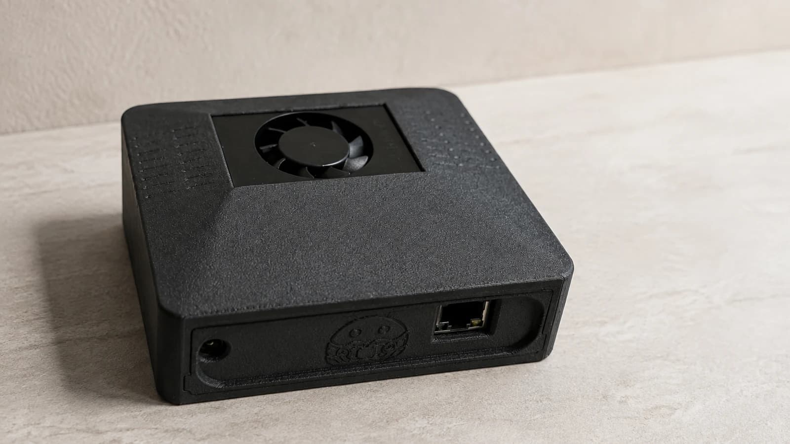 Модуль Nvidia Jetson Orin Nano на выставке или промофото продукта