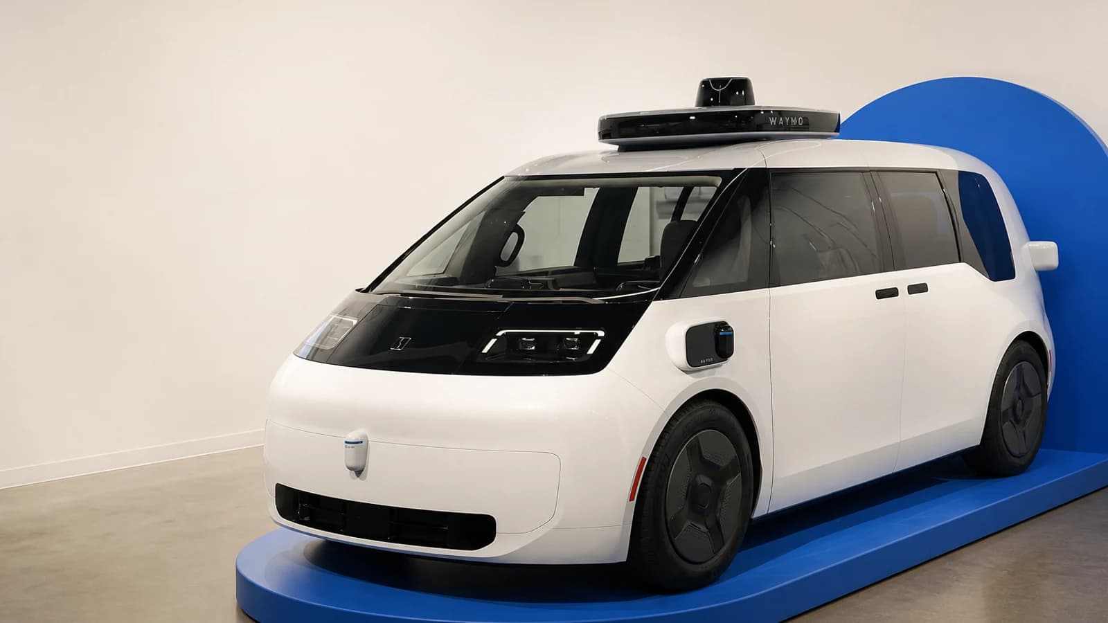 Роботакси Waymo Ojai на улице