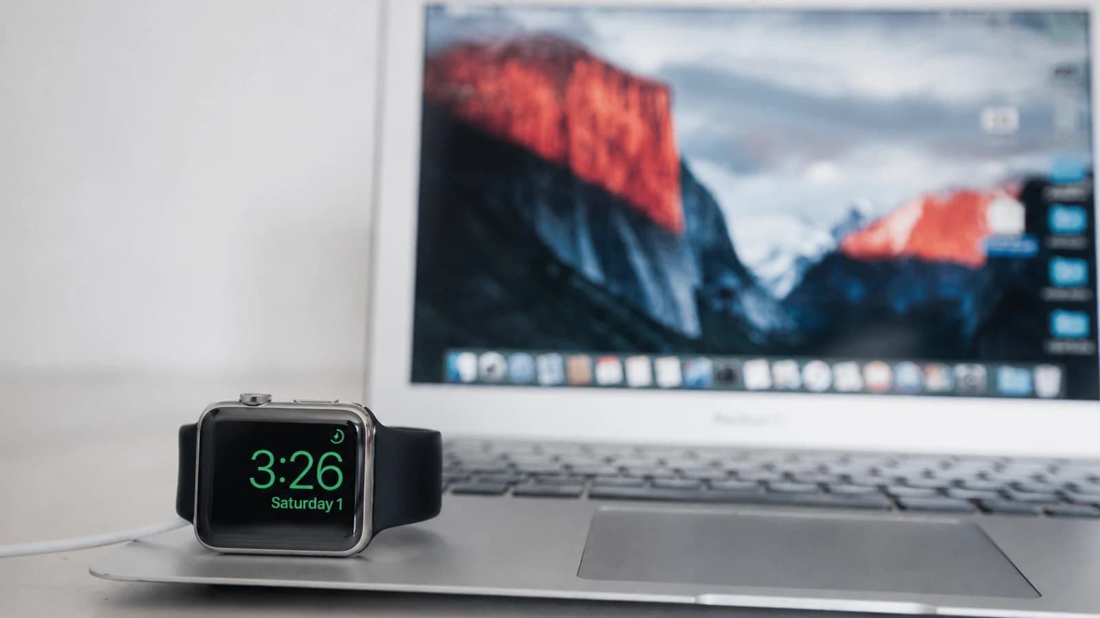 Компьютер Apple Mac с запущенной macOS
