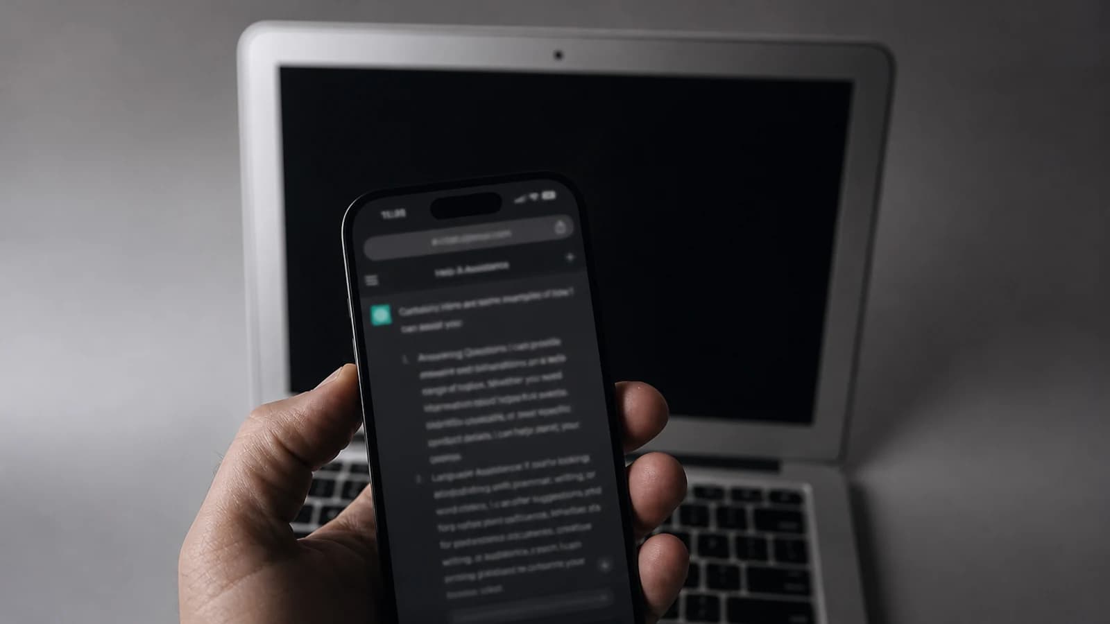 Приложение ChatGPT на смартфоне