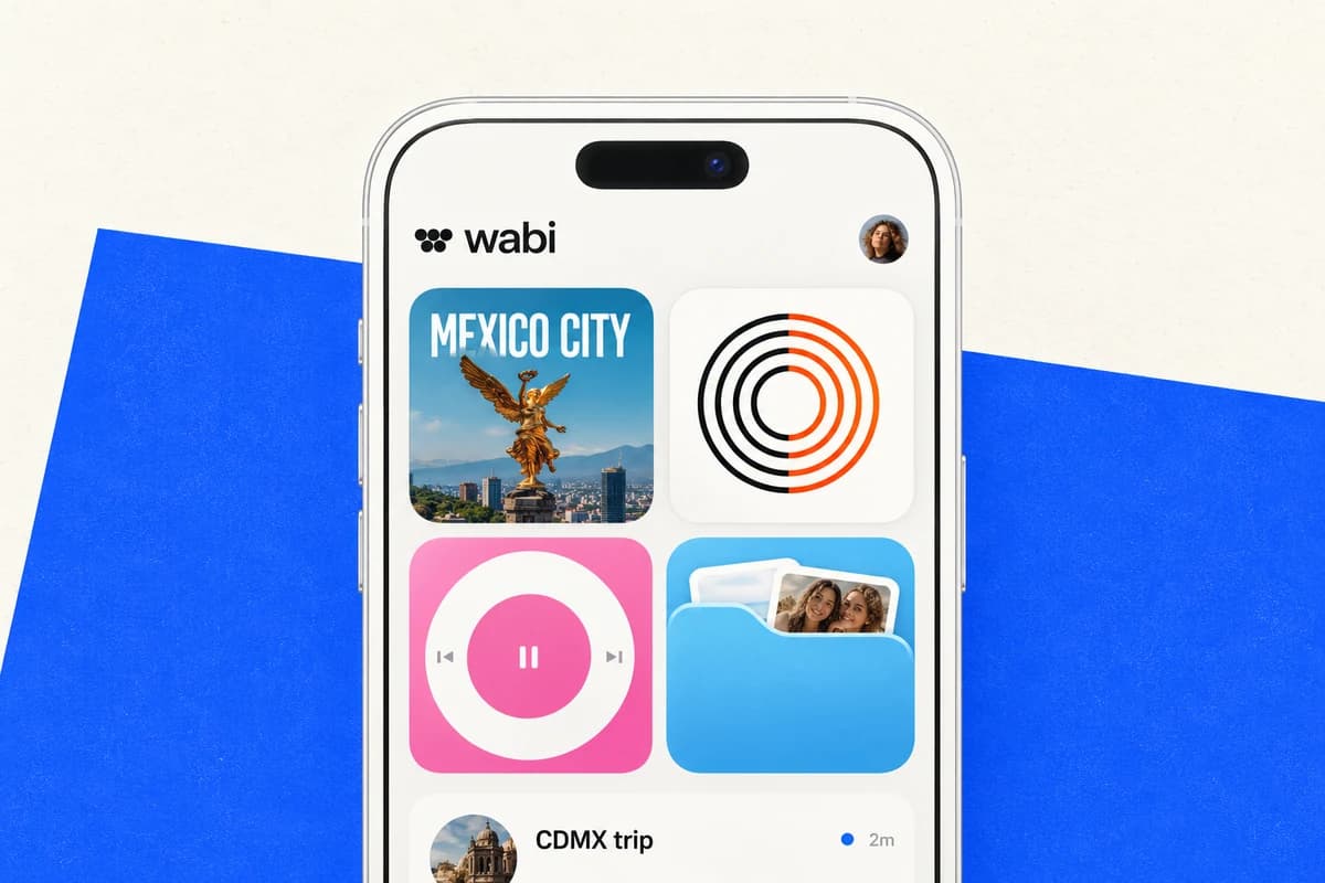 Крупный смартфон с названием Wabi и четырьмя цветными карточками мини-приложений на экране.