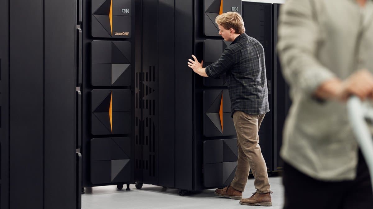 IBM добавила компактные конфигурации и ИИ-инструменты в линейку мейнфреймов z17