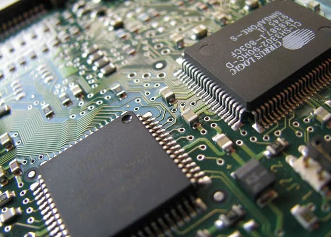 Инвесторы начали выходить из AI-чипов в акции корпоративного софта