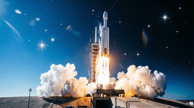 Reuters: SpaceX планирует разместить центры обработки данных в космосе к концу следующего года