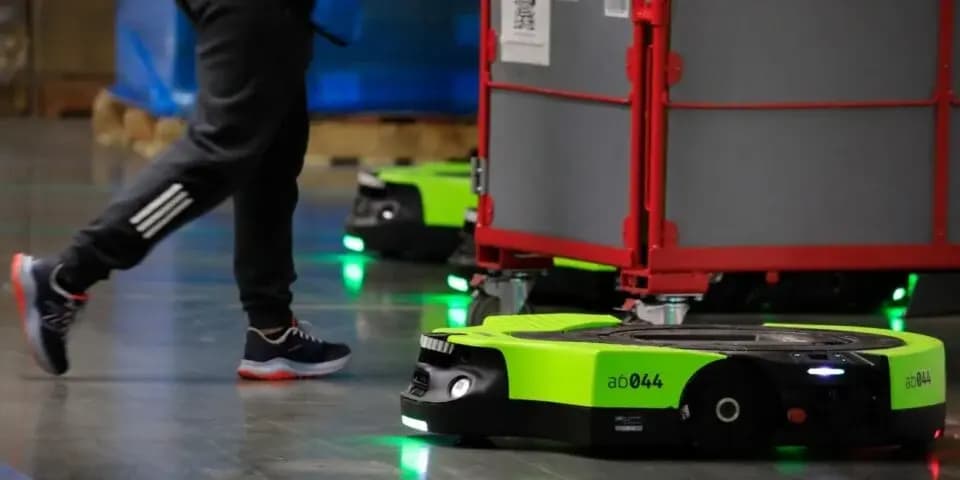 Amazon представила обновлённого складского робота Proteus с пониманием человеческой речи
