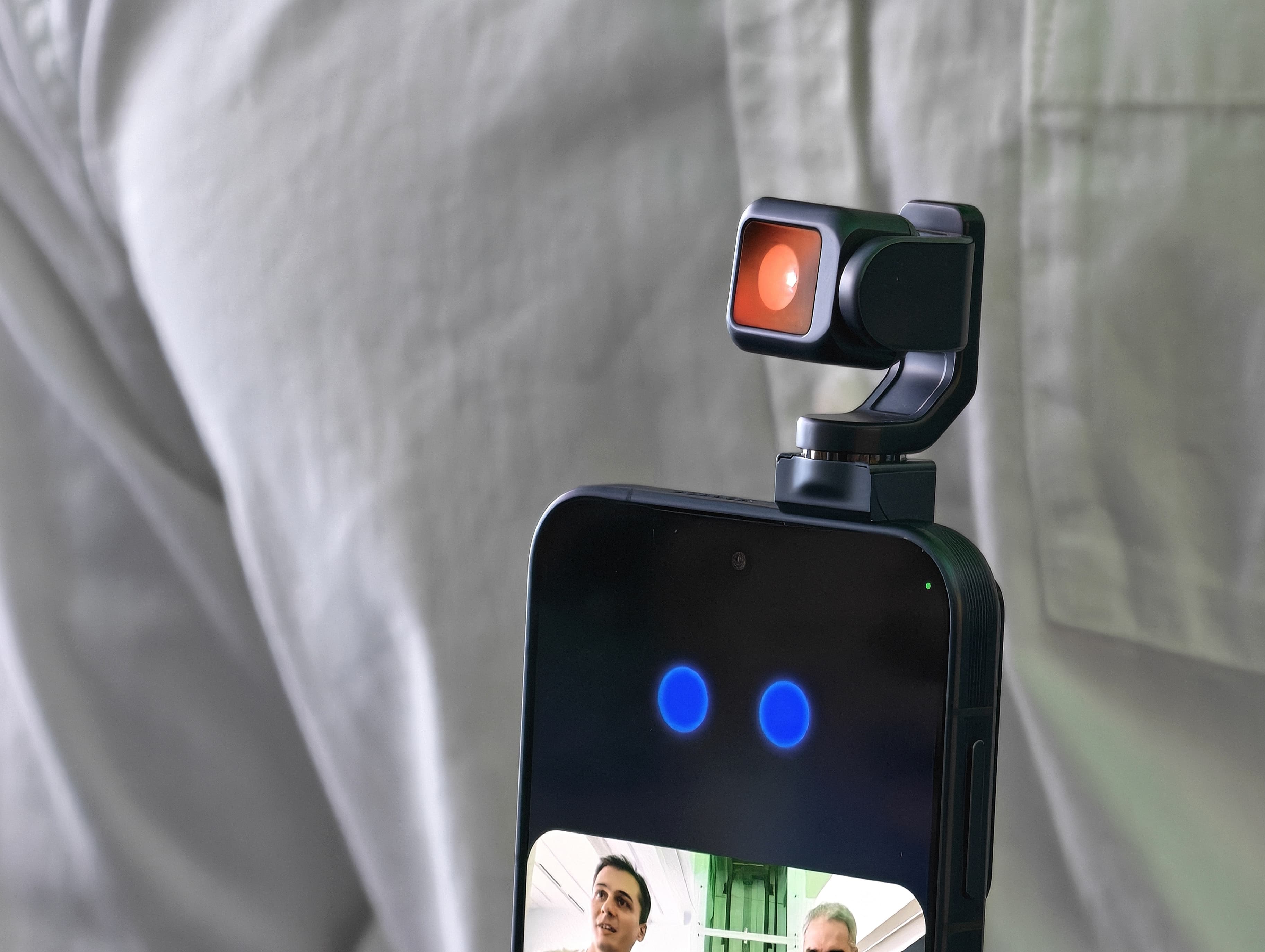 Прототип HONOR Robot Phone показали в московском Мультимедиа Арт Музее
